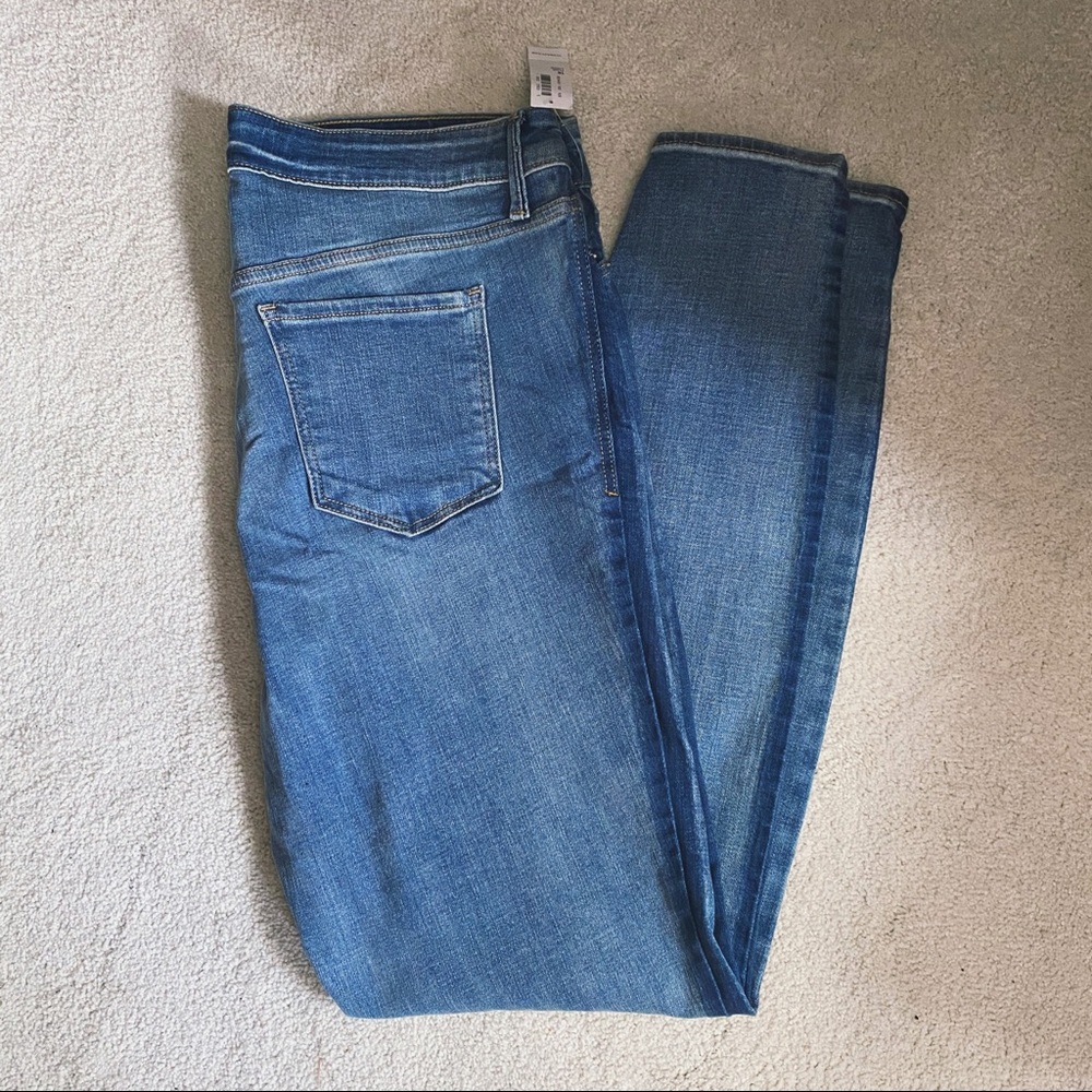 NWT Old Navy Rockstar Skinny Jeans